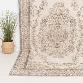 Yaelisaria - Vintage Turkish Area Rug