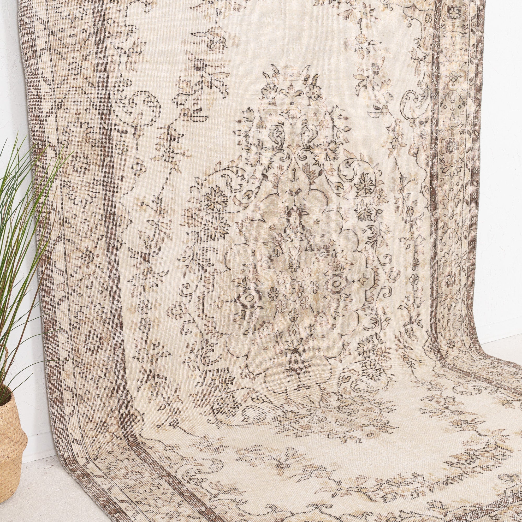 Yaelisaria - Vintage Turkish Area Rug