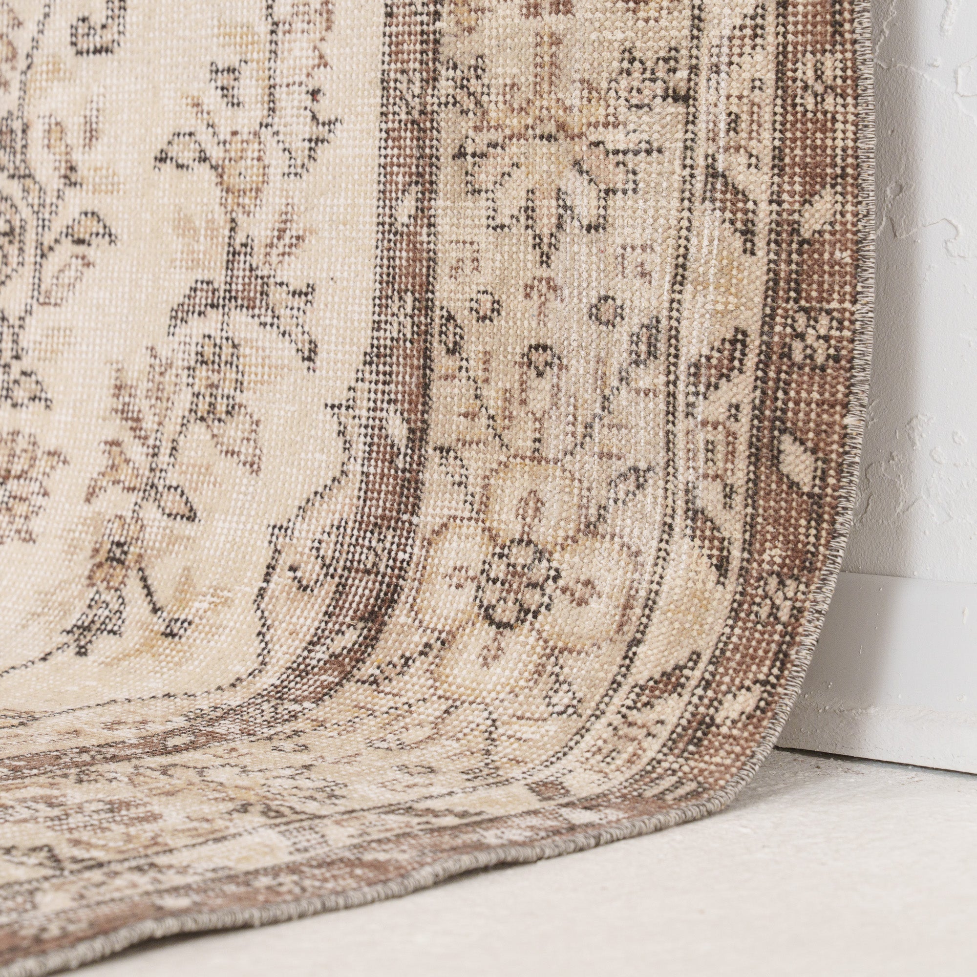 Yaelisaria - Vintage Turkish Area Rug