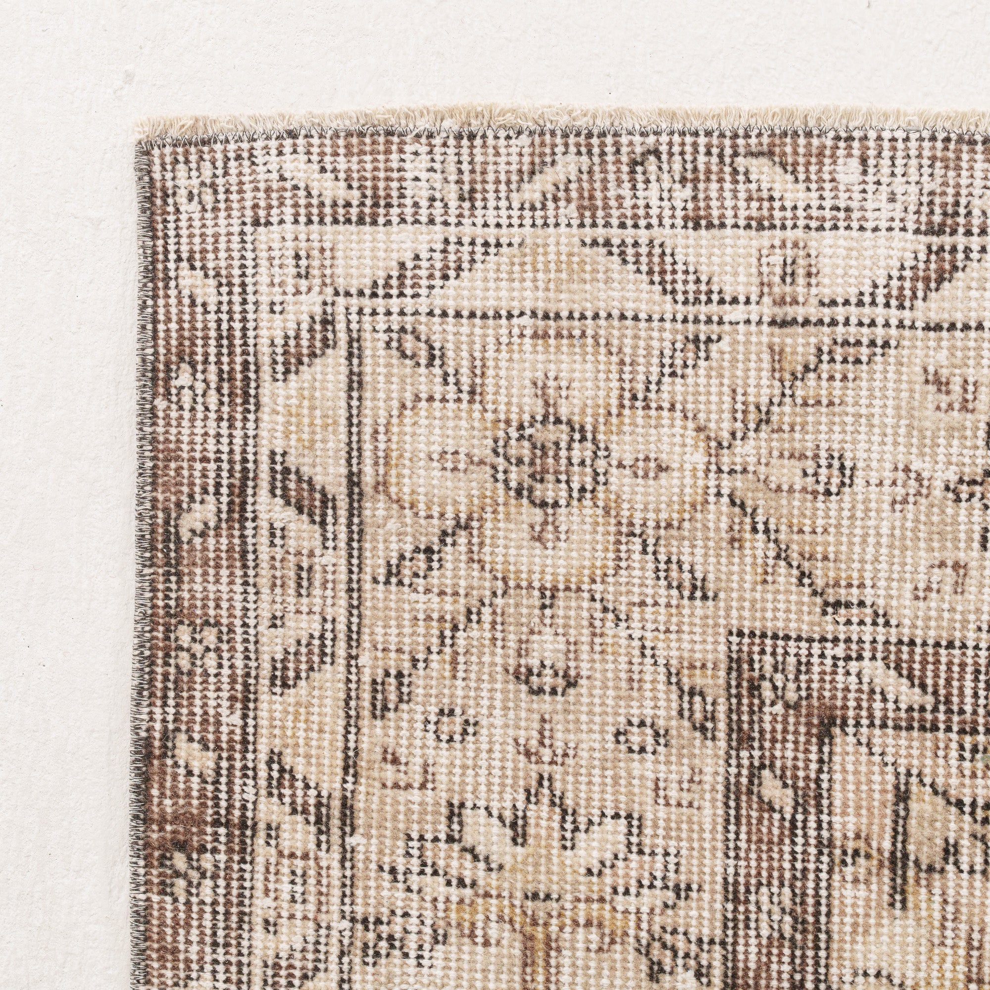 Yaelisaria - Vintage Turkish Area Rug