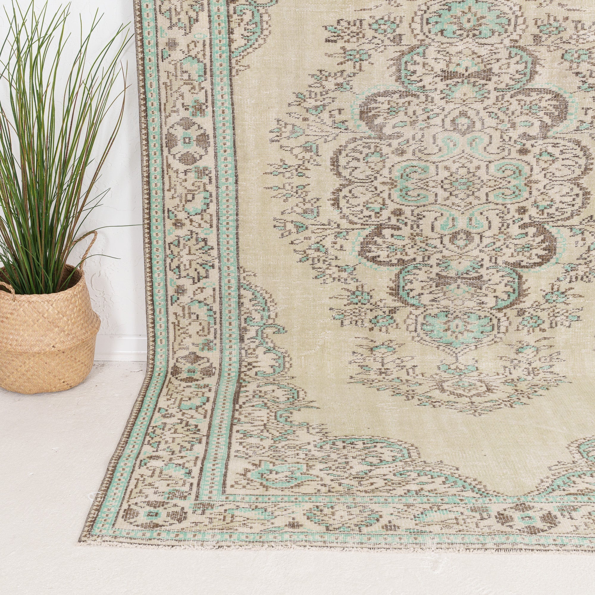 Yaelisess - Vintage Turkish Area Rug