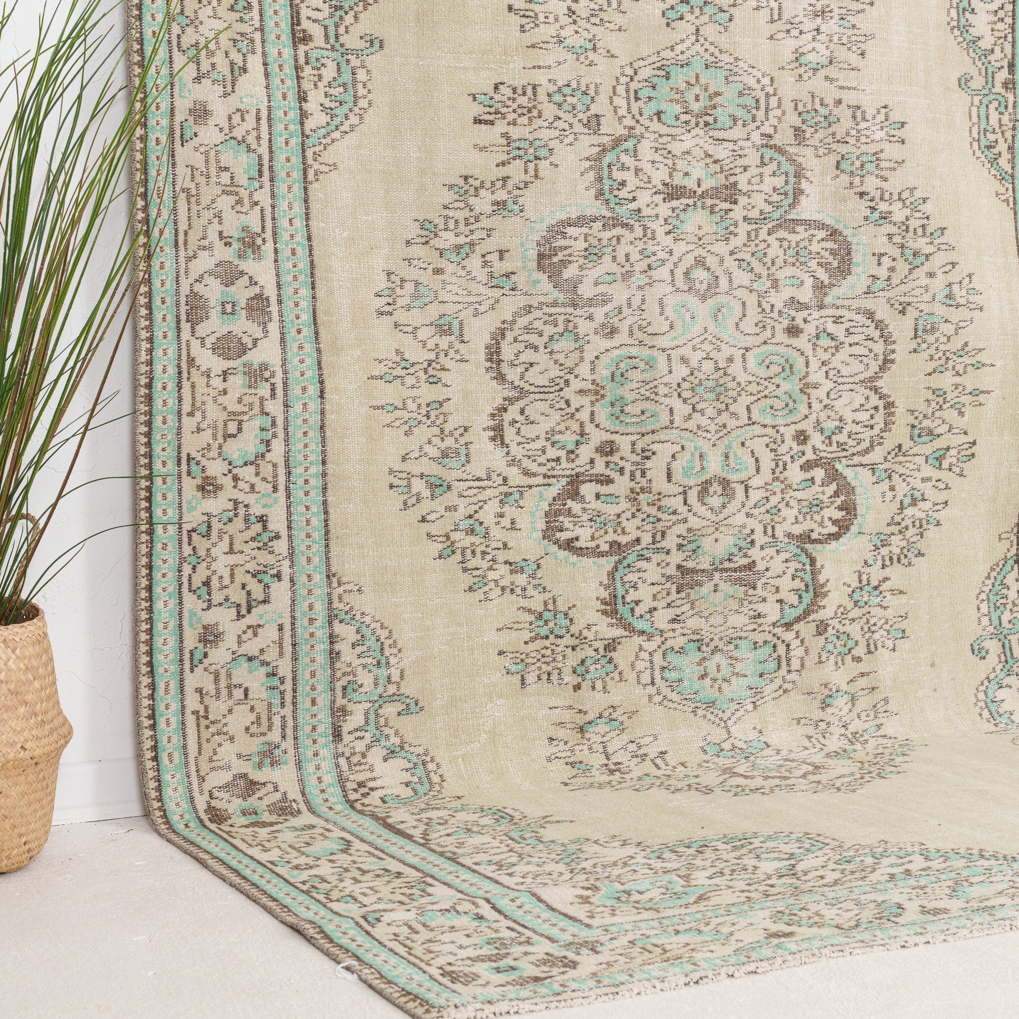 Yaelisess - Vintage Turkish Area Rug