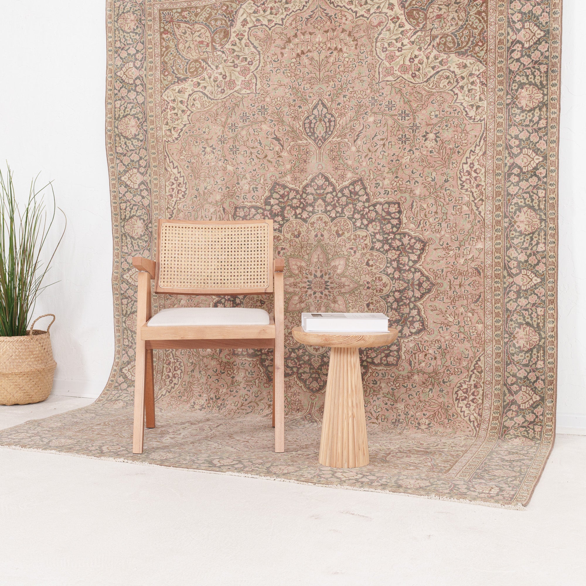 Xaerisia - Vintage Turkish Area Rug