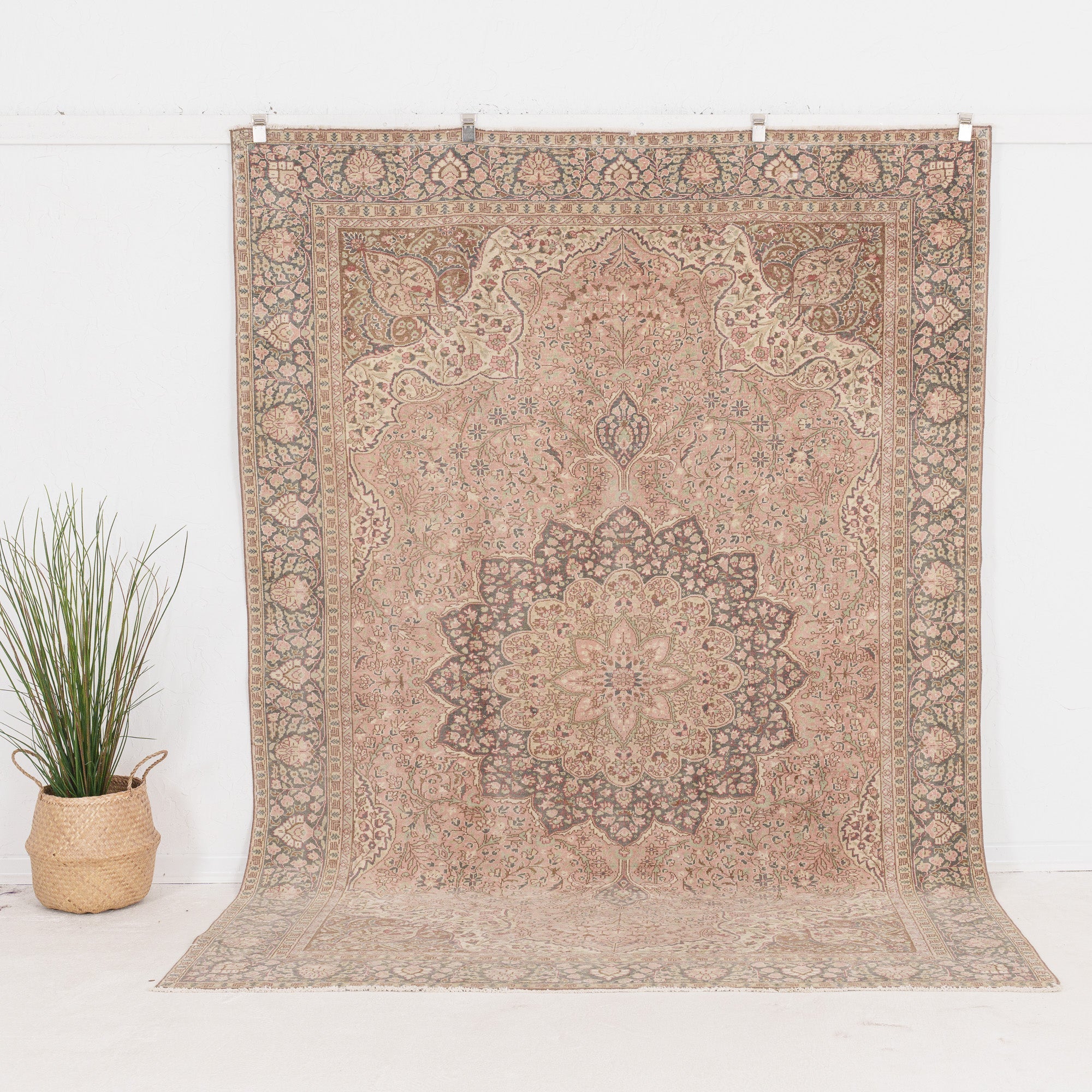 Xaerisia - Vintage Turkish Area Rug