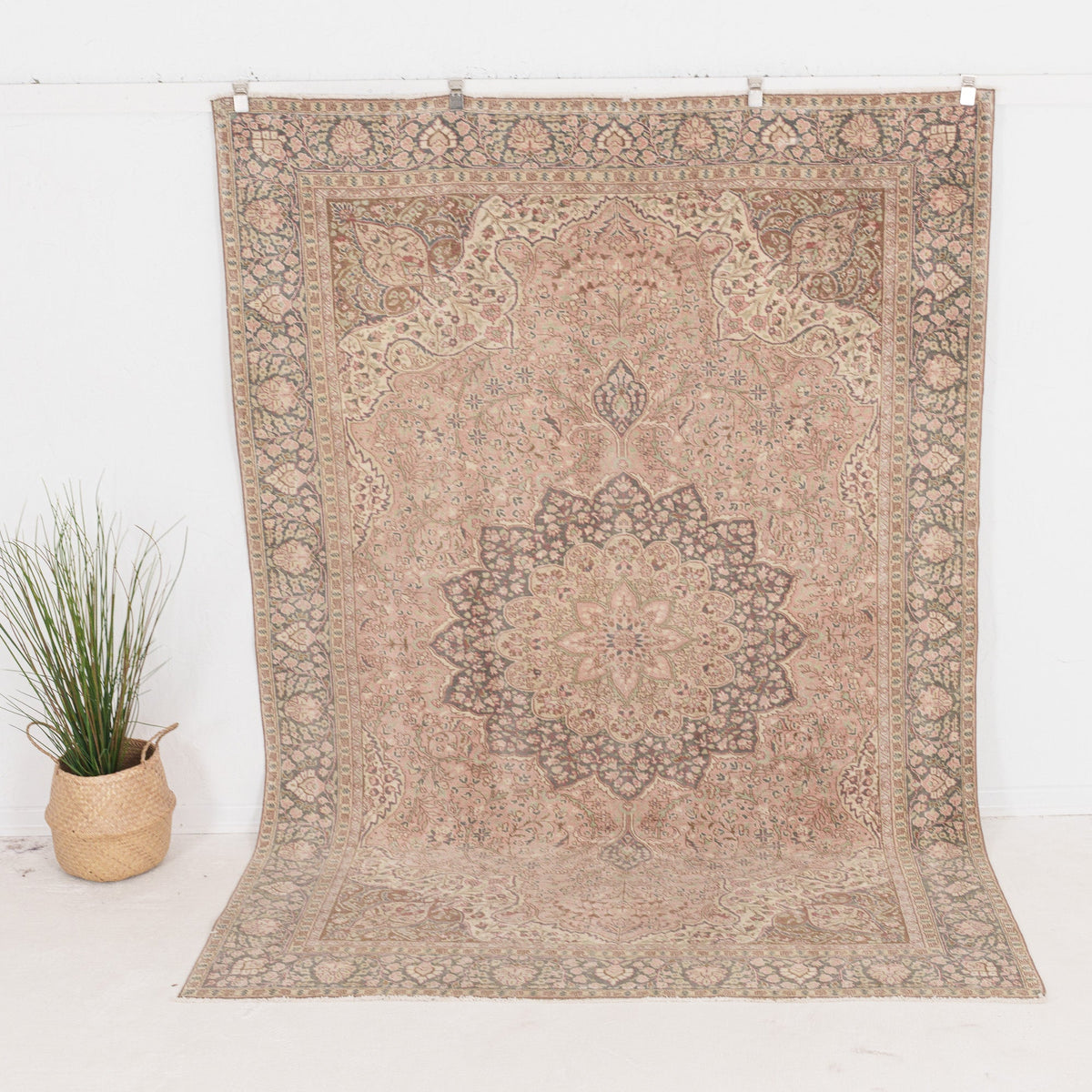 Xaerisia - Vintage Turkish Area Rug