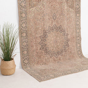 Xaerisia - Vintage Turkish Area Rug