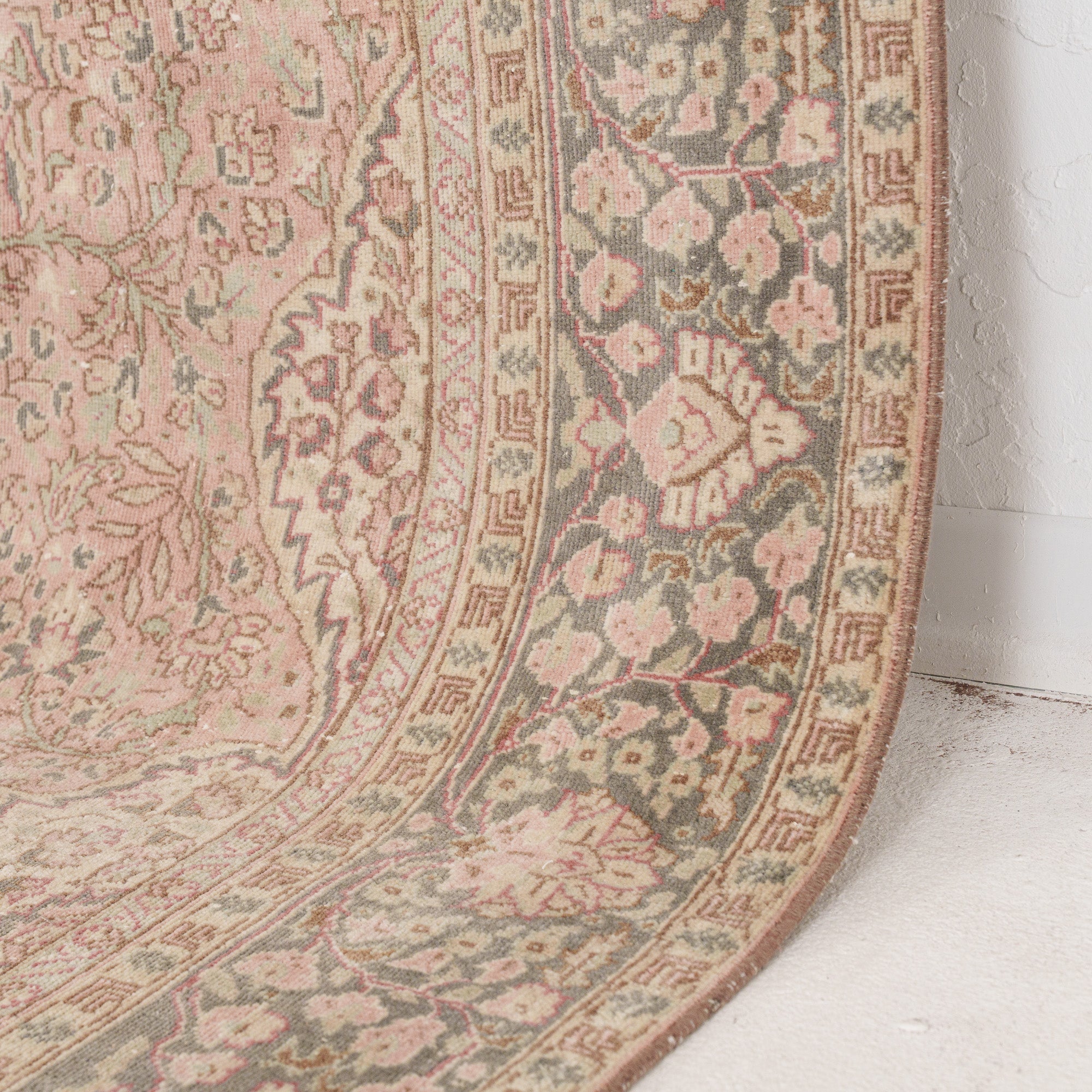 Xaerisia - Vintage Turkish Area Rug