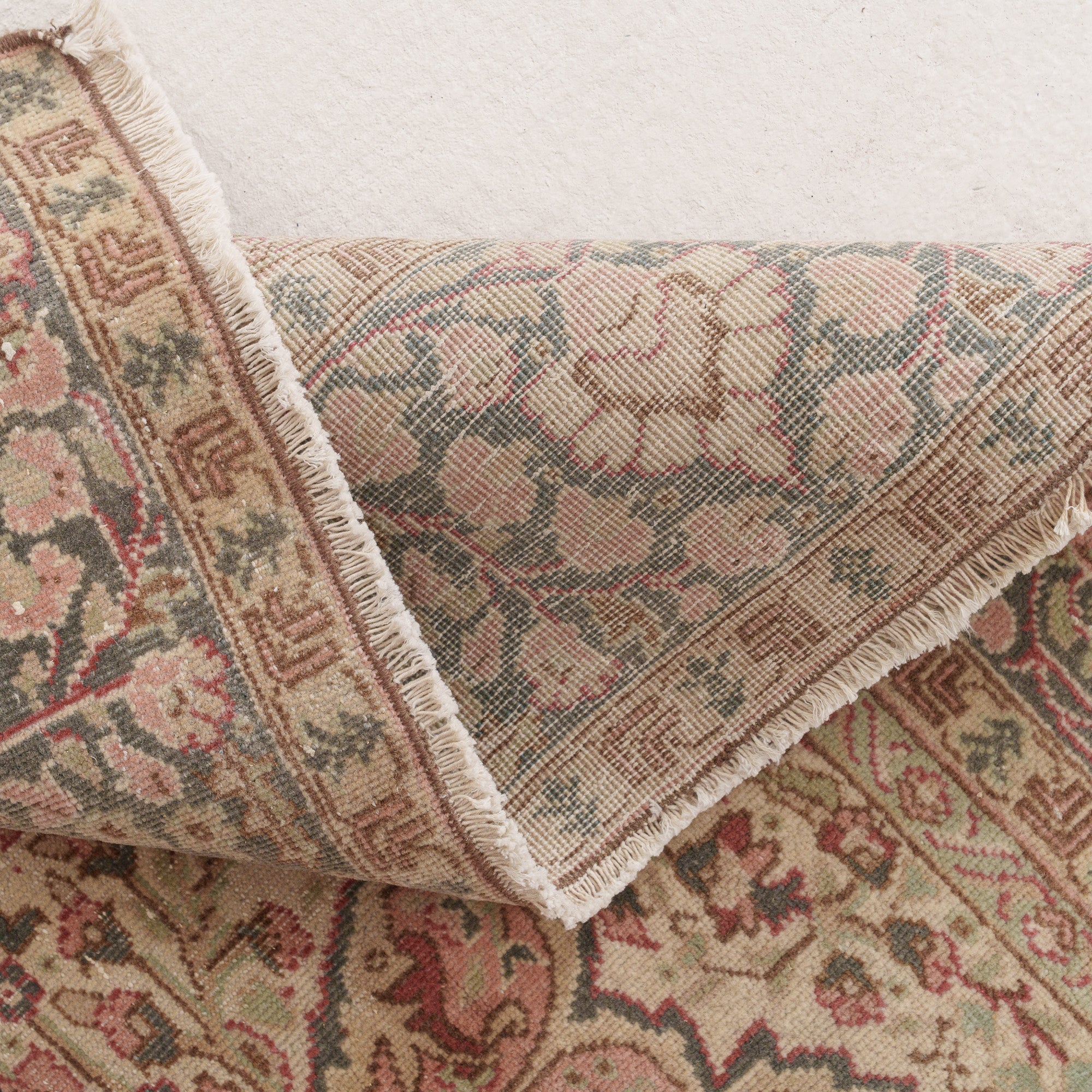 Xaerisia - Vintage Turkish Area Rug