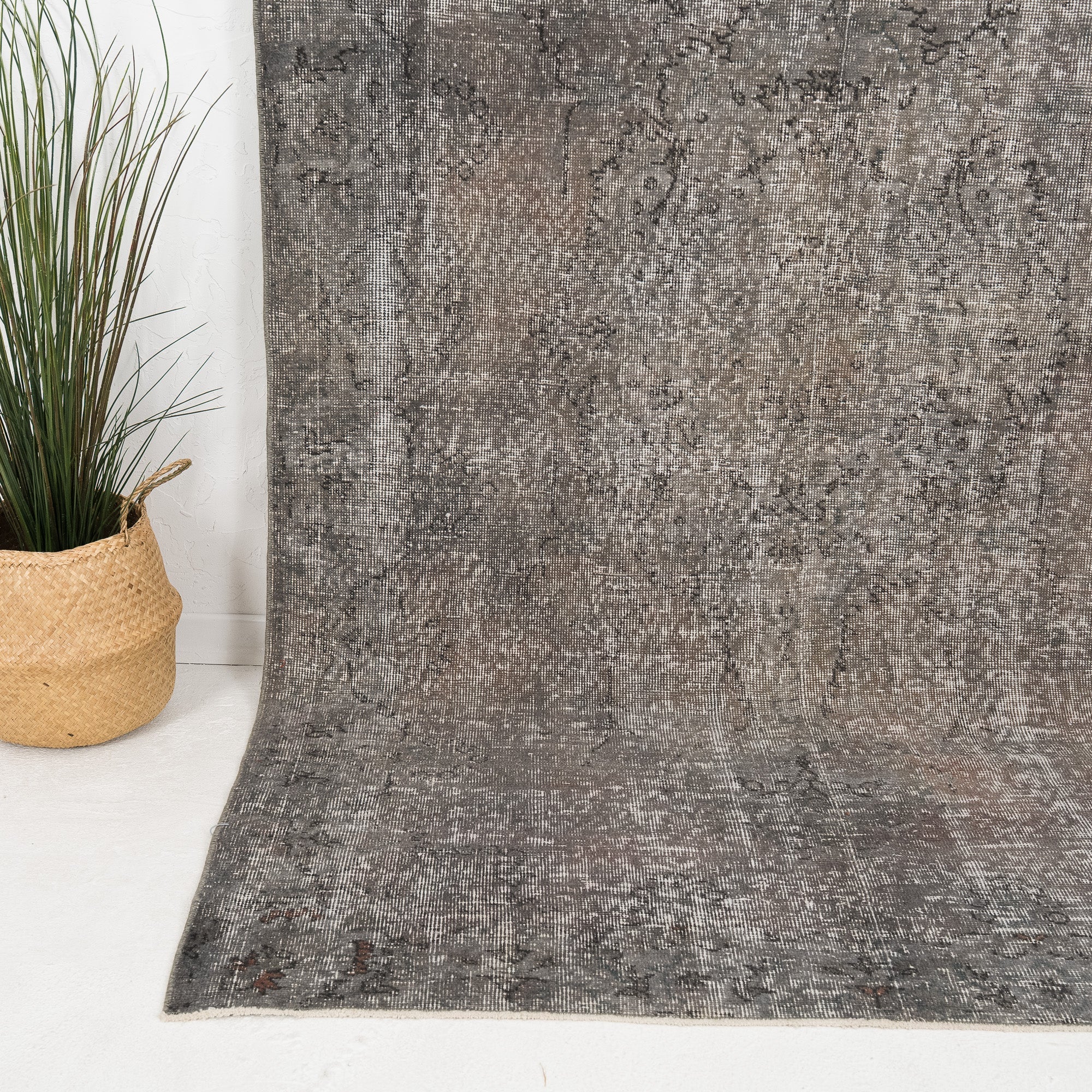 Neravine - Vintage Turkish Area Rug