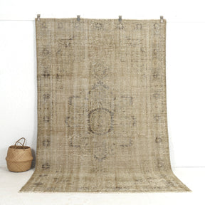 Evaris - Living Room Rug, Curated Vintage Collection