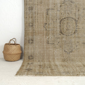 Evaris - Oriental Vintage Rug, Collector's Edition