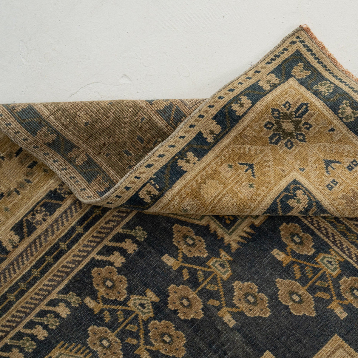 Serenelle - Oriental Vintage Rug, Collector's Edition