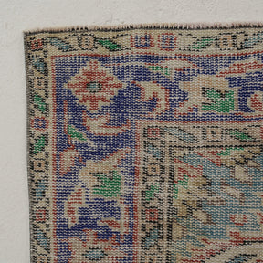 Classic area rug in 5x8 dimensions, crafted in turkish