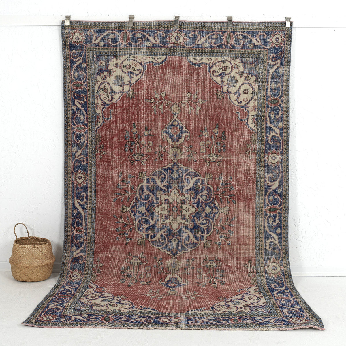 Silana - Turkish Rug, Authentic and Vintage