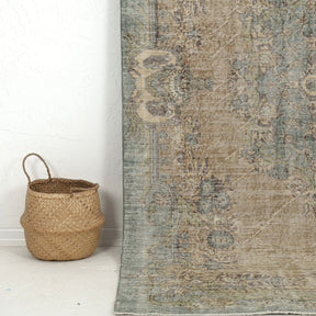 Rosira - Persian Rug, Handcrafted & Timeless