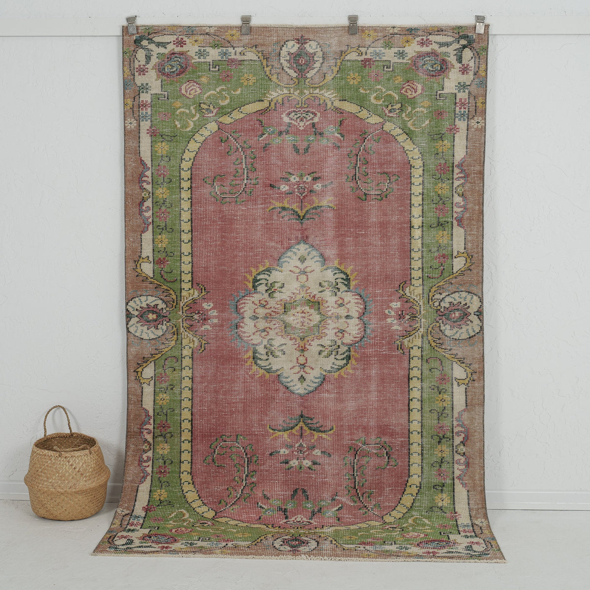 red vintage 5x8 area rug - perfect for the living room, bedroom, dining room, office