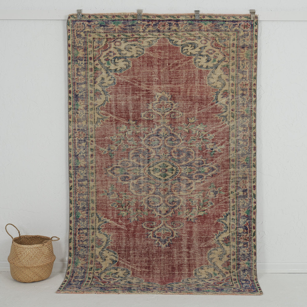 red vintage 5x8 area rug - perfect for the entryway, hallway, living room, kitchen, bedroom