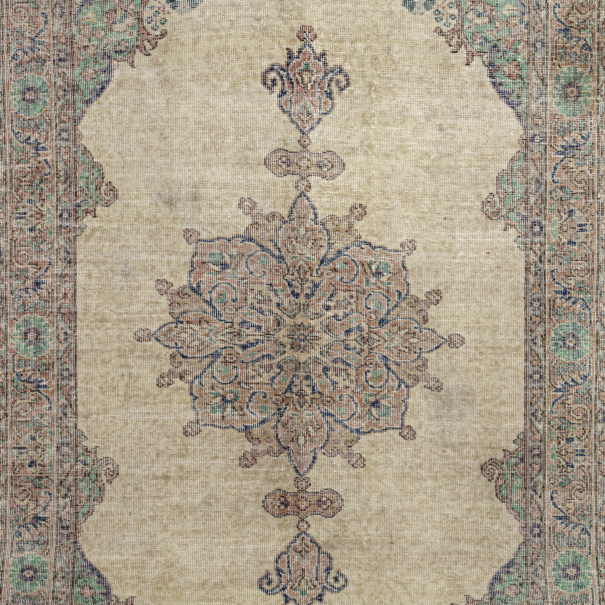 Ilgim - Elegant Living Room Rug, Antique Charm