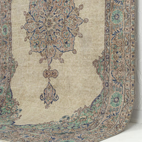 Ilgim - Oriental Vintage Rug, Collector's Edition