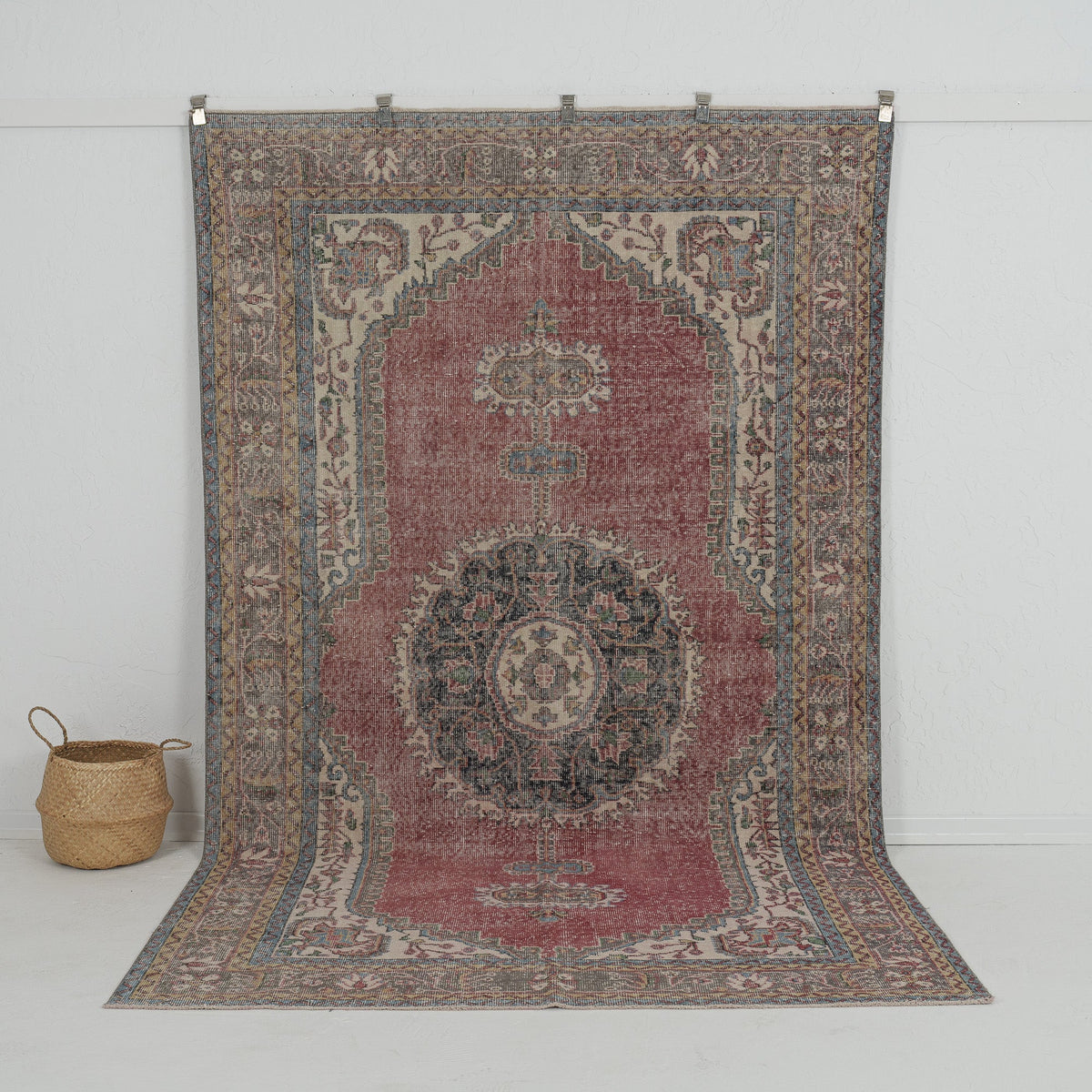 red vintage 6x10 area rug - perfect for the living room, bedroom, office, entryway, kitchen