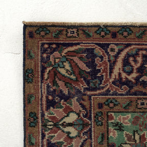 Classic area rug in 6x10 dimensions, crafted in turkish