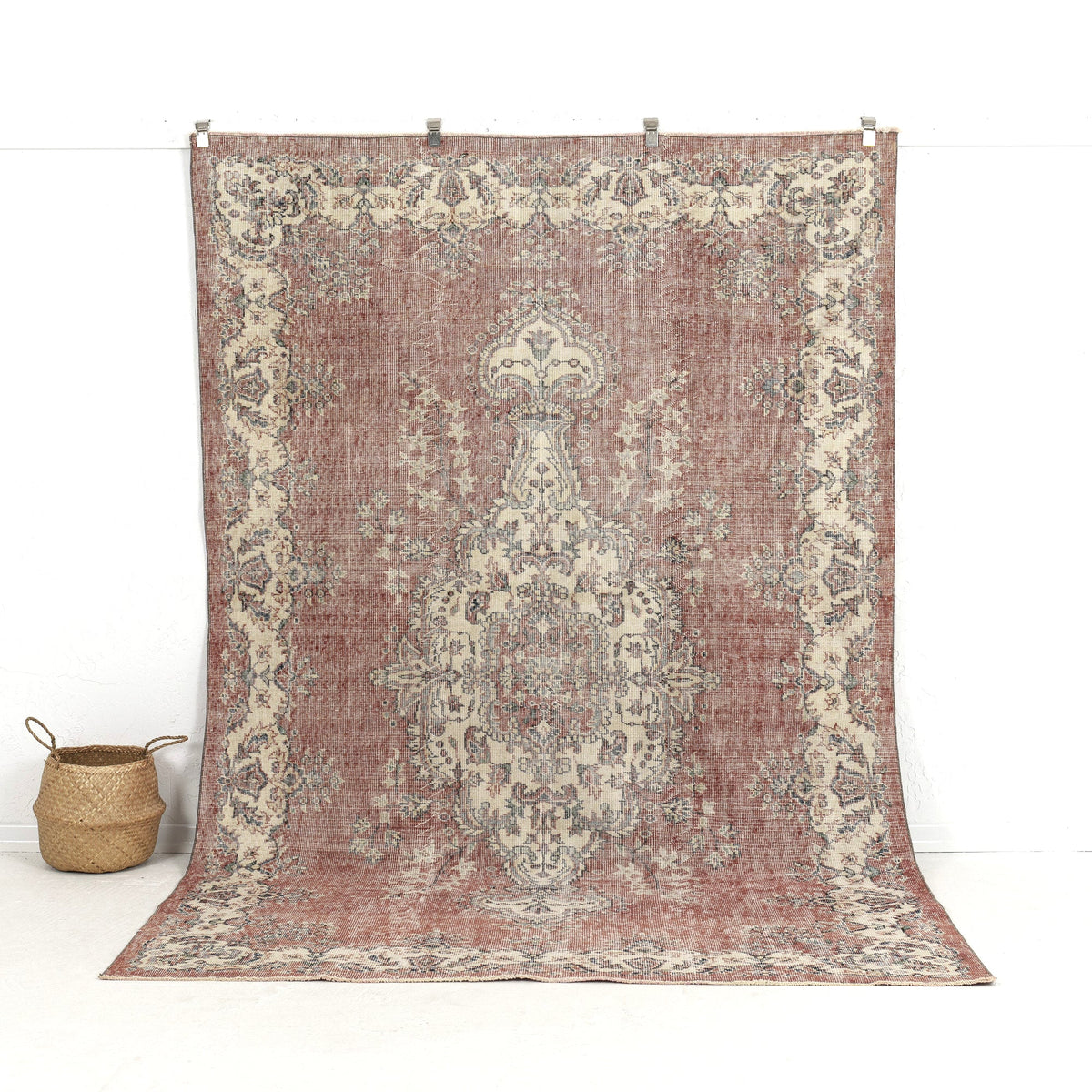 pink vintage 6x10 area rug - perfect for the living room, bedroom, dining room, office, entryway