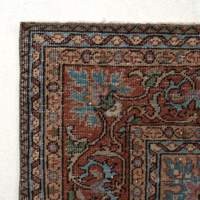 Classic area rug in 6x10 dimensions, crafted in turkish