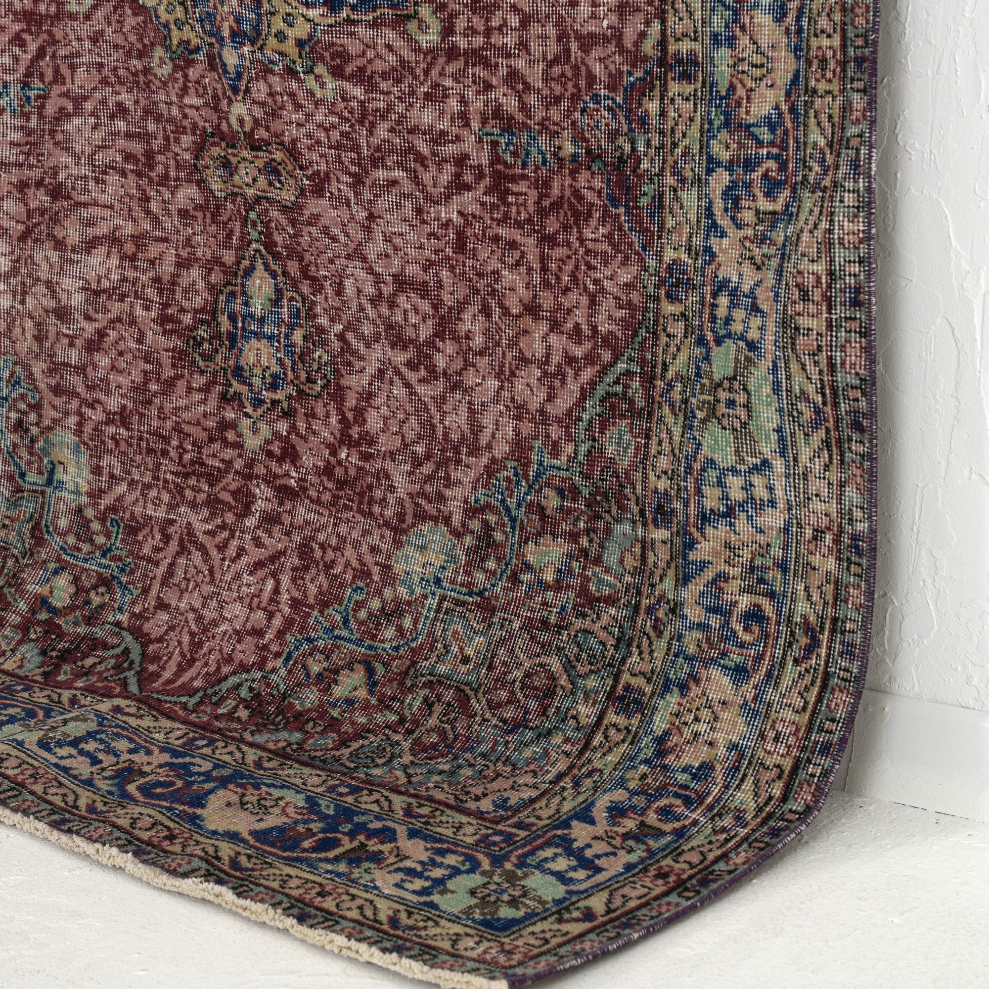 5x8 red area rug - a timeless choice for the living room, bedroom, entryway, office, kitchen & dining