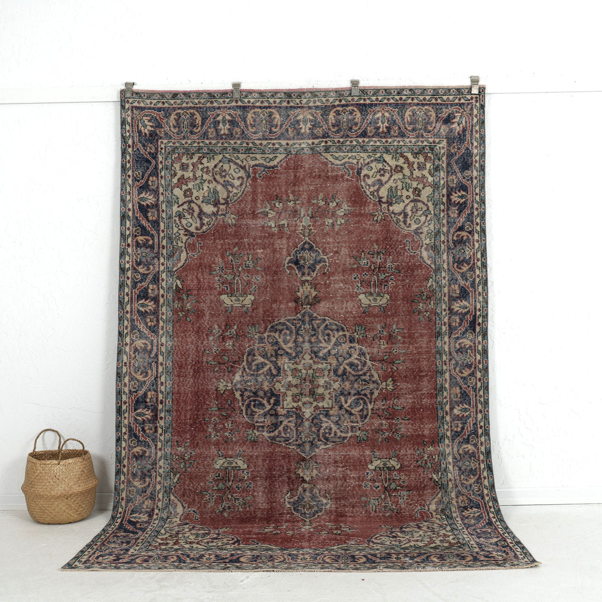 red vintage 6x9 area rug - perfect for the living room, bedroom, entryway, office, kitchen & dining