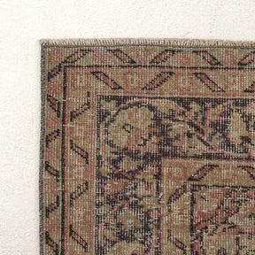 Classic area rug in 5x9 dimensions, crafted in turkish