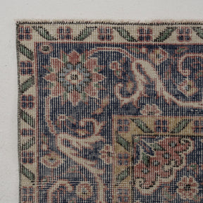 Classic area rug in 7x10 dimensions, crafted in turkish