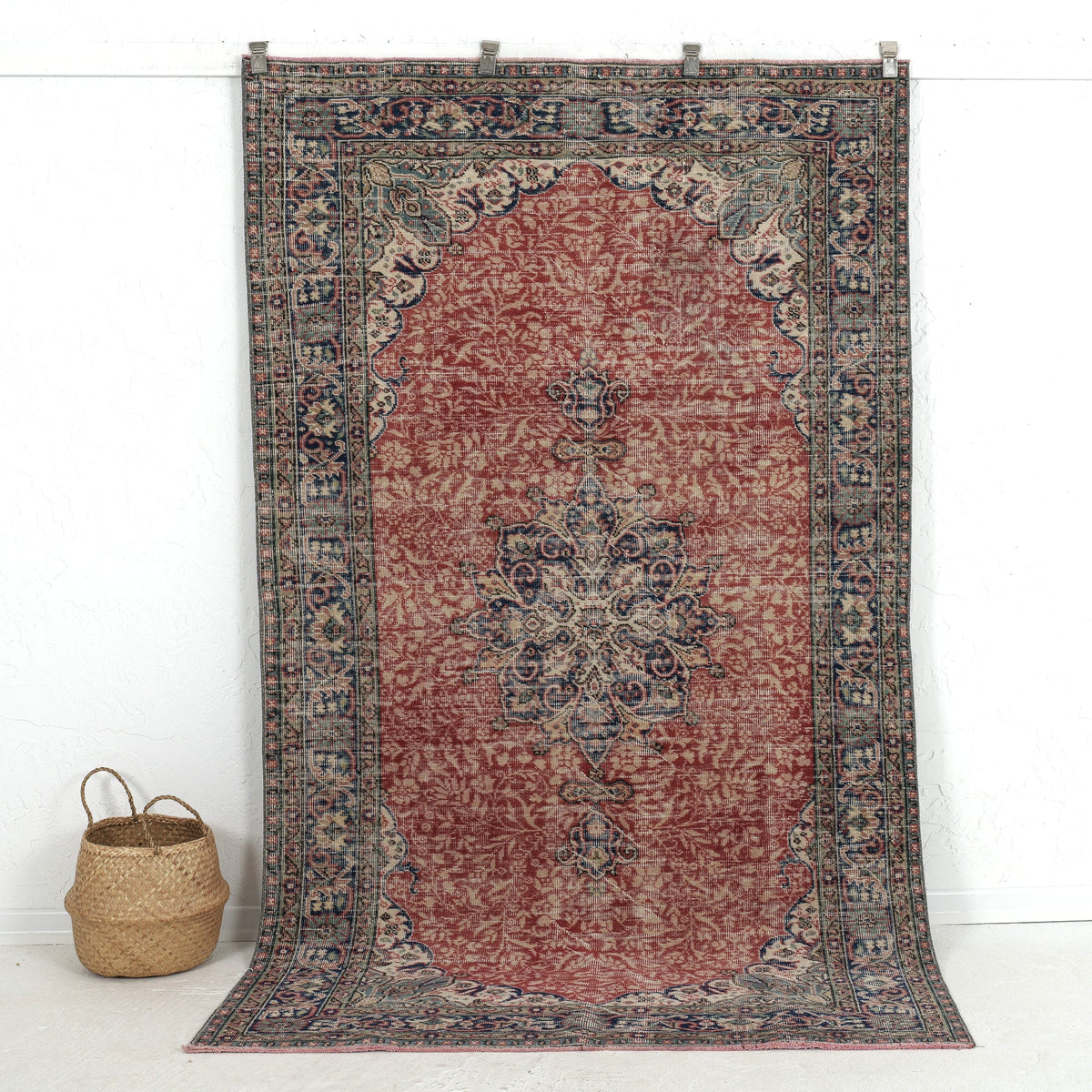 Olivira - Oriental Rug, Exquisite Antique Design