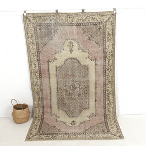 Wenoria - Persian Rug, Handcrafted & Timeless