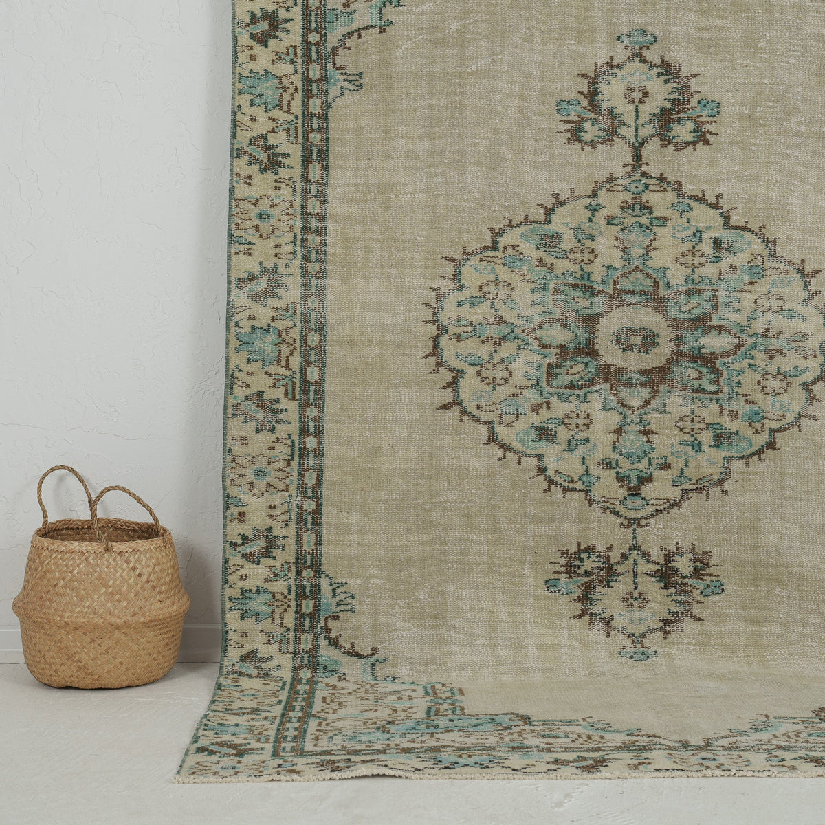 Authentic 5x9 area rug from turkish, in subtle beige tones