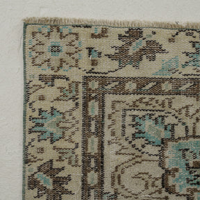 Classic area rug in 5x9 dimensions, crafted in turkish