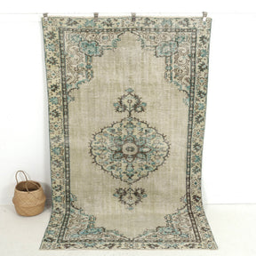 Xelina - Oriental Rug, Exquisite Antique Design