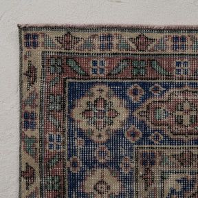 Classic area rug in 5x9 dimensions, crafted in turkish