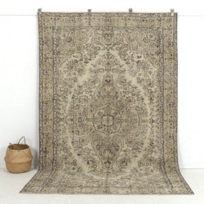 Praella - Dining Room Rug, Authentic Oriental Design