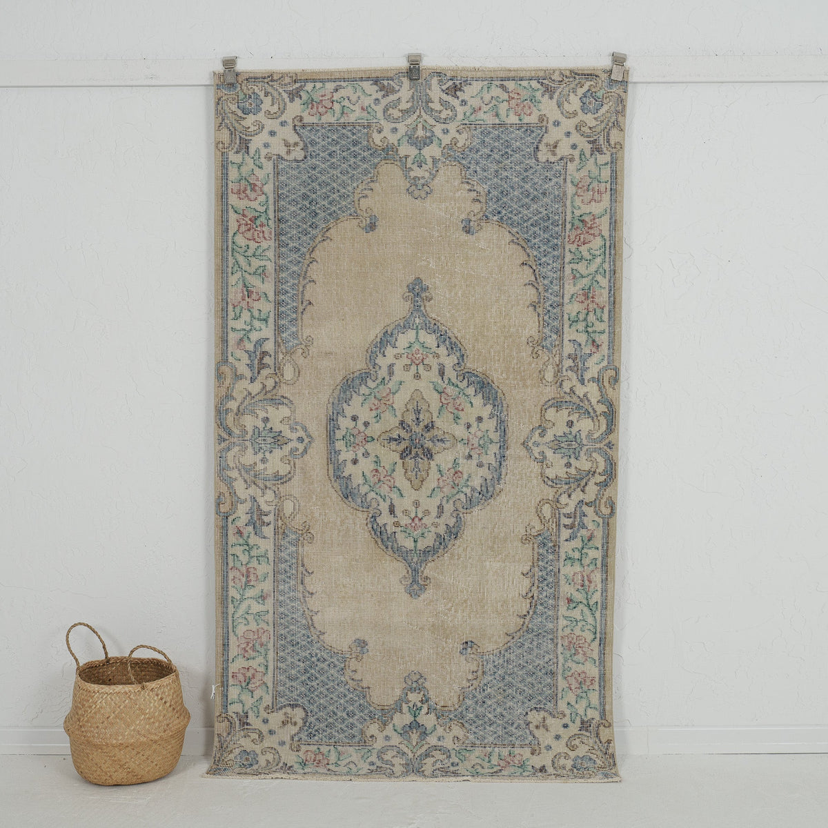 beige vintage 4x7 area rug - perfect for the living room, bedroom, dining room, entryway, office