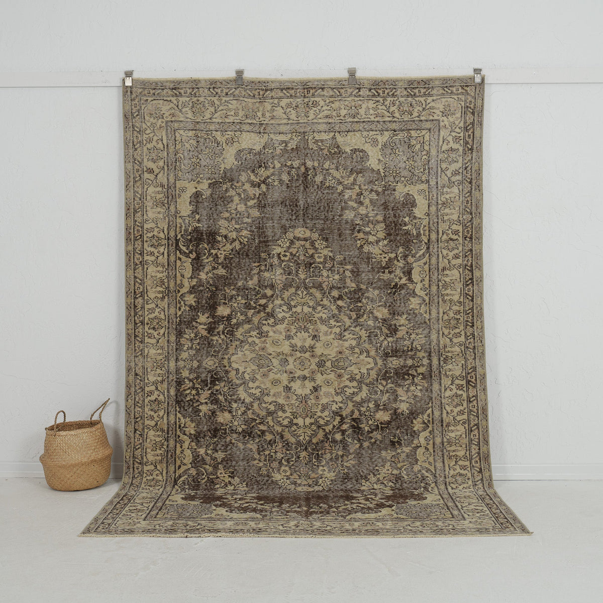 beige vintage 6x9 area rug - perfect for the living room, bedroom, dining room, entryway, office