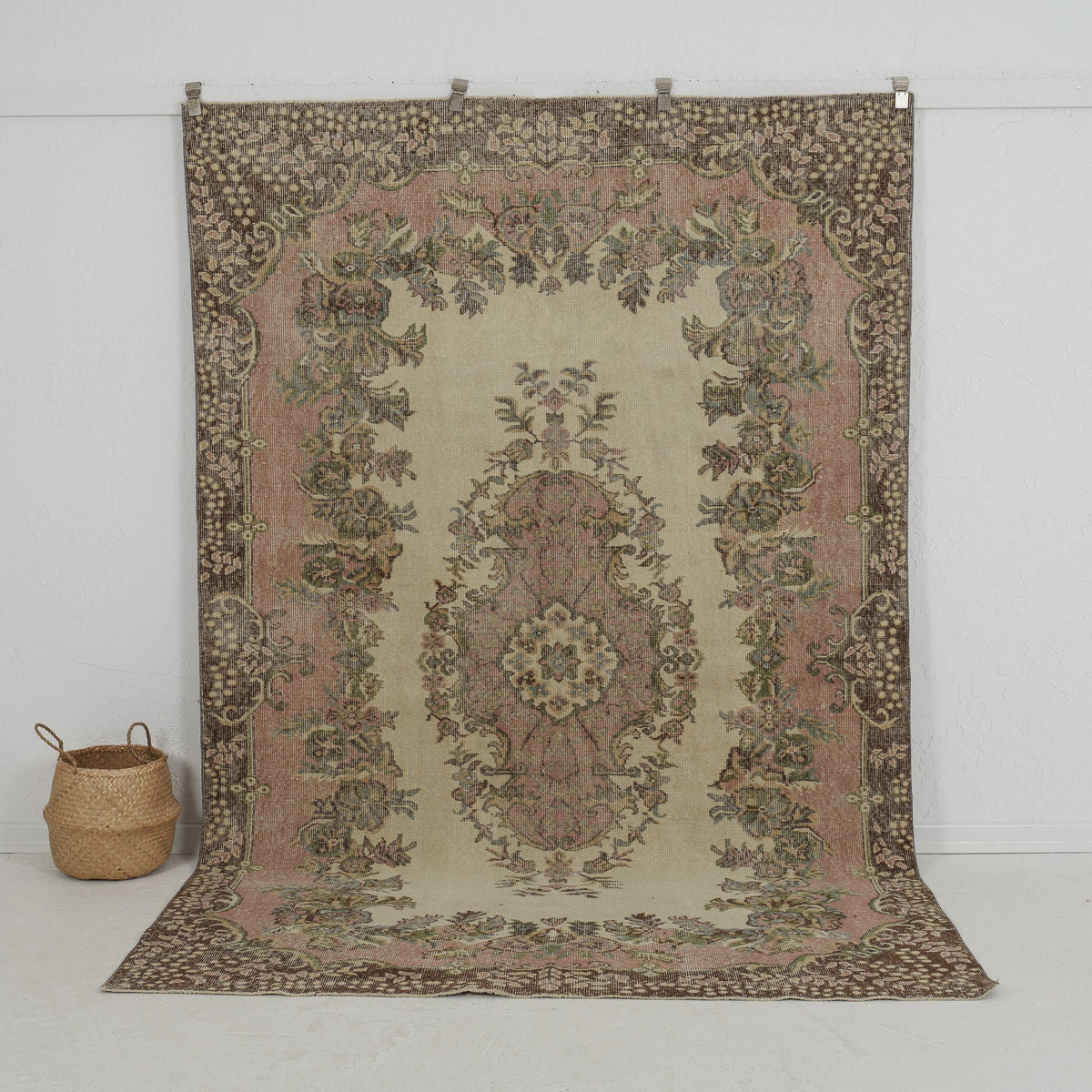 beige vintage 6x9 area rug - perfect for the living room, bedroom, dining room, entryway, office