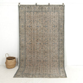 Vanira - Oriental Rug, Exquisite Antique Design