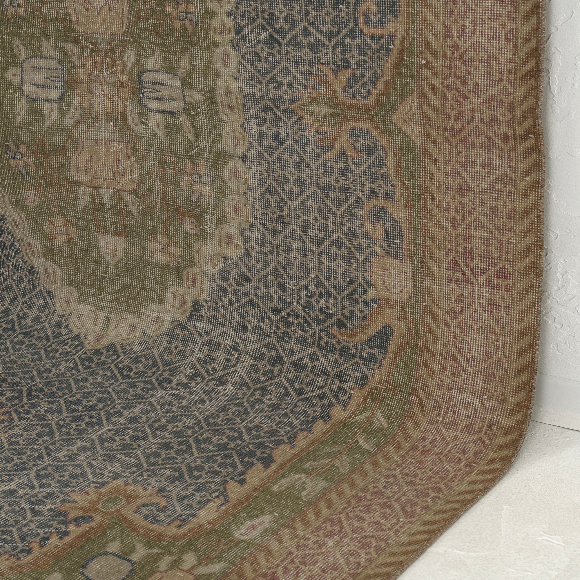 Beverly - Dining Room Rug, Authentic Oriental Design