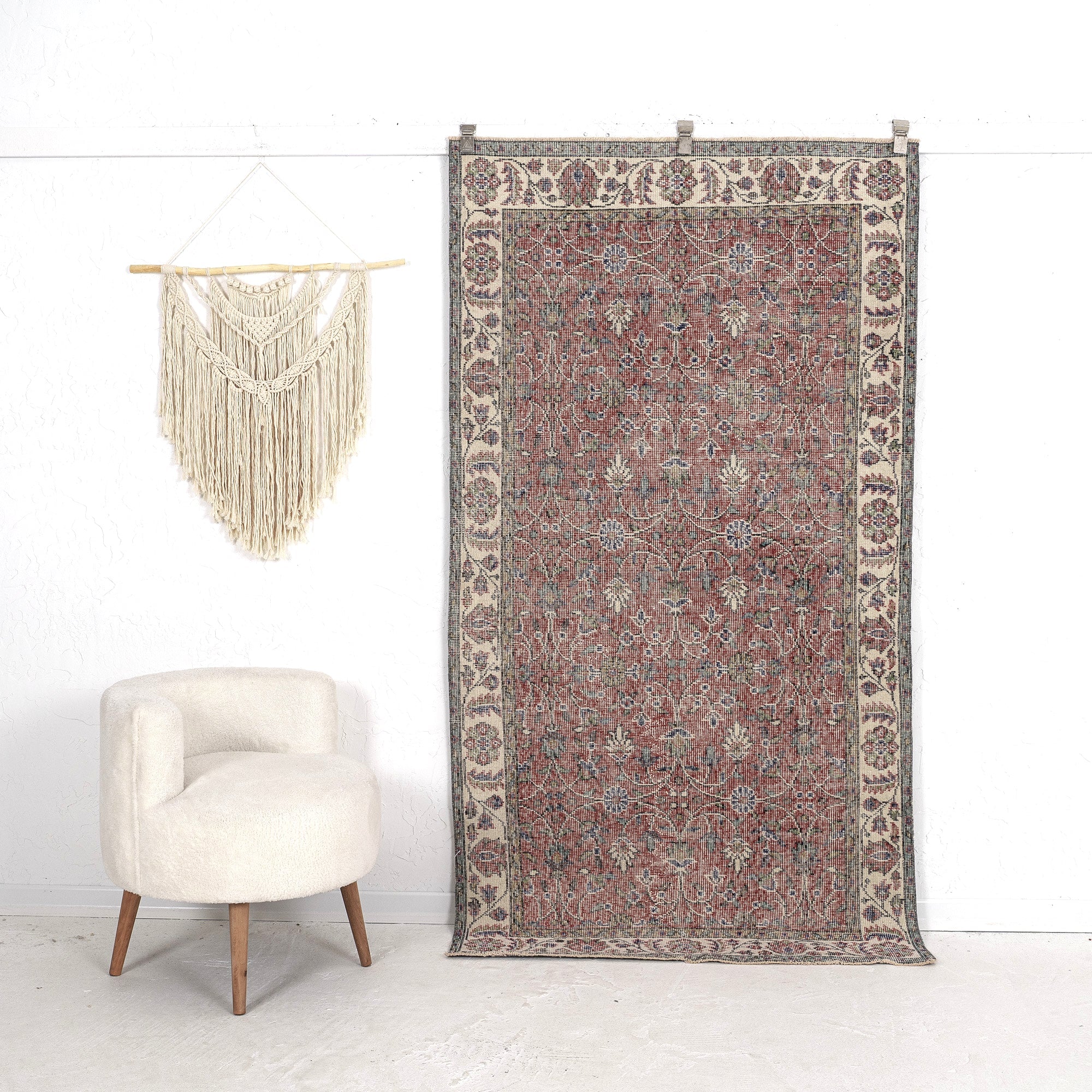 Cleora - Elegant Living Room Rug, Antique Charm