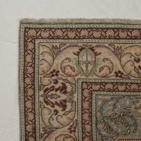 Classic area rug in 6x10 dimensions, crafted in turkish