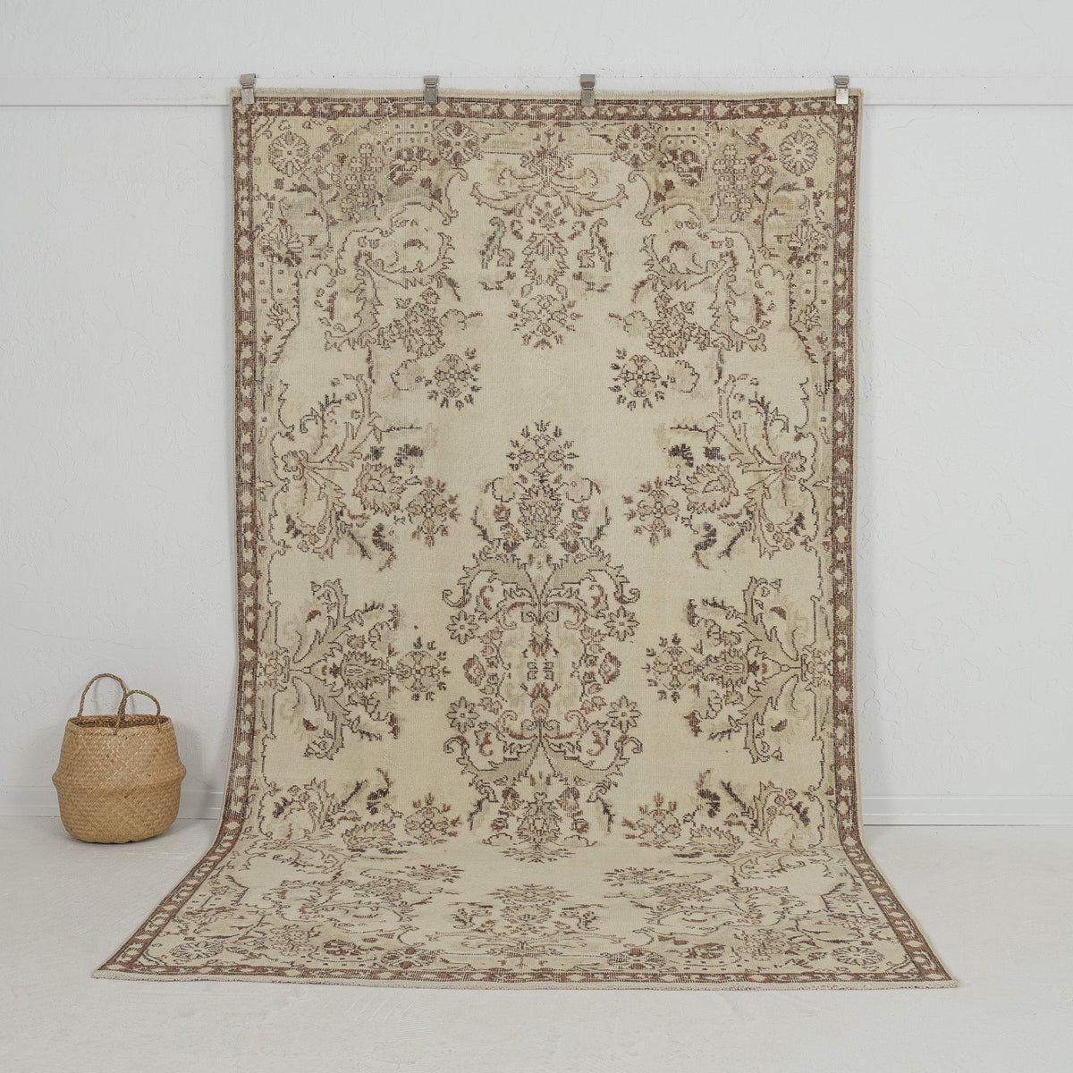 beige vintage 6x10 area rug - perfect for the living room, bedroom, entryway, office, kitchen & dining