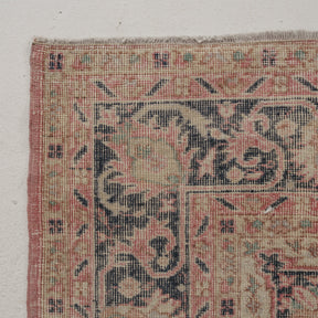 Classic area rug in 7x10 dimensions, crafted in turkish