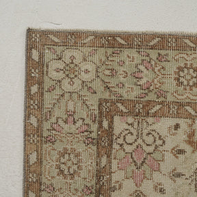 Classic area rug in 6x10 dimensions, crafted in turkish