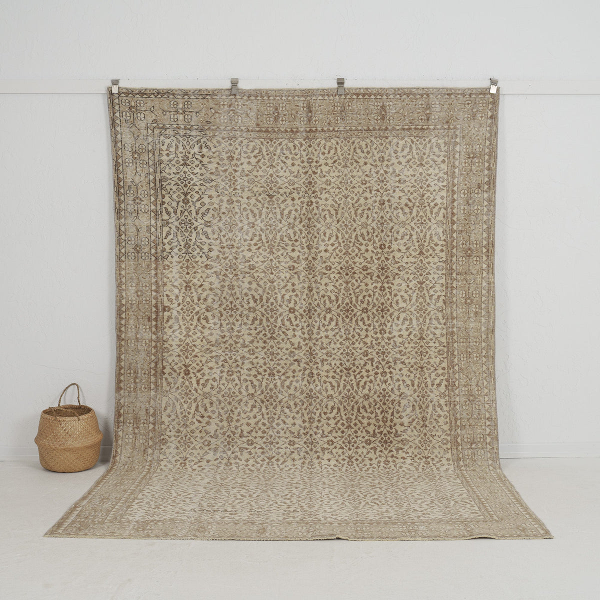 beige vintage 7x10 area rug - perfect for the living room, bedroom, entryway, office, kitchen & dining