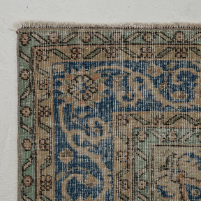 Classic area rug in 7x10 dimensions, crafted in turkish